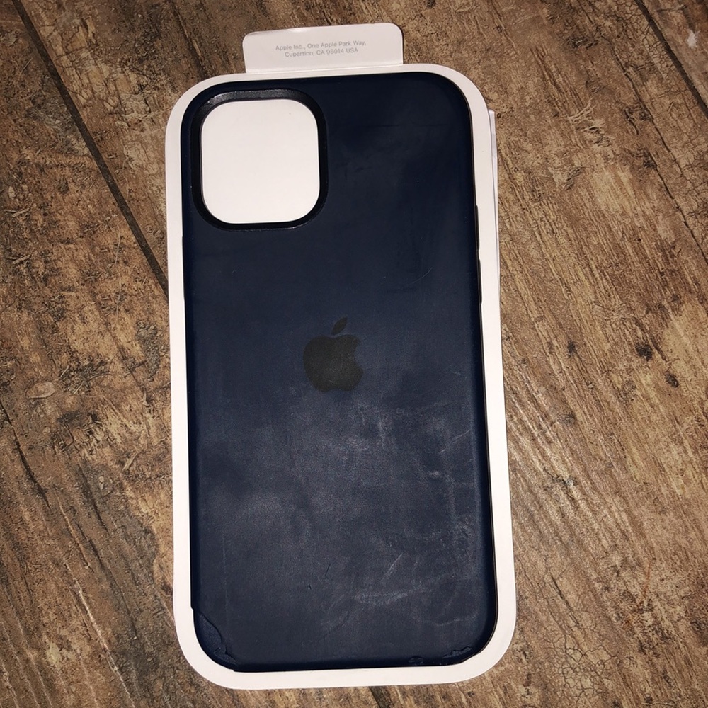 iPhone 12 (SILICONE MAGNA SAFE ) Case